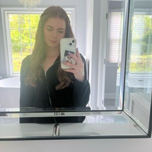 Meet your Posher, Izzy